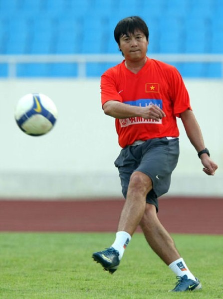 Lê Huỳnh Đức tiếp tục có thời gian làm việc ở ĐT Việt Nam khi anh đảm nhiệm cương vị trợ lý HLV đội tuyển U.23 Việt Nam dưới thời HLV Calisto.